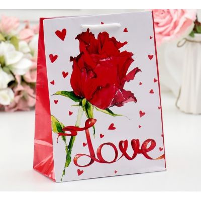 Пакет подарочный LOVE ламинированный 18х23х8,5 см